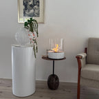 ScandiFlames Dualis bioethanol fireplace with a white fireplace body and a cylindrical safety glass