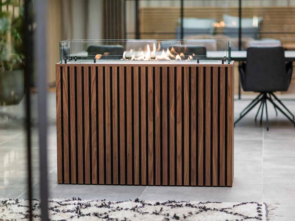 Foco Free 1000 – a sleek, 4-sided bioethanol fireplace with tempered glass panels and customisable burner options.